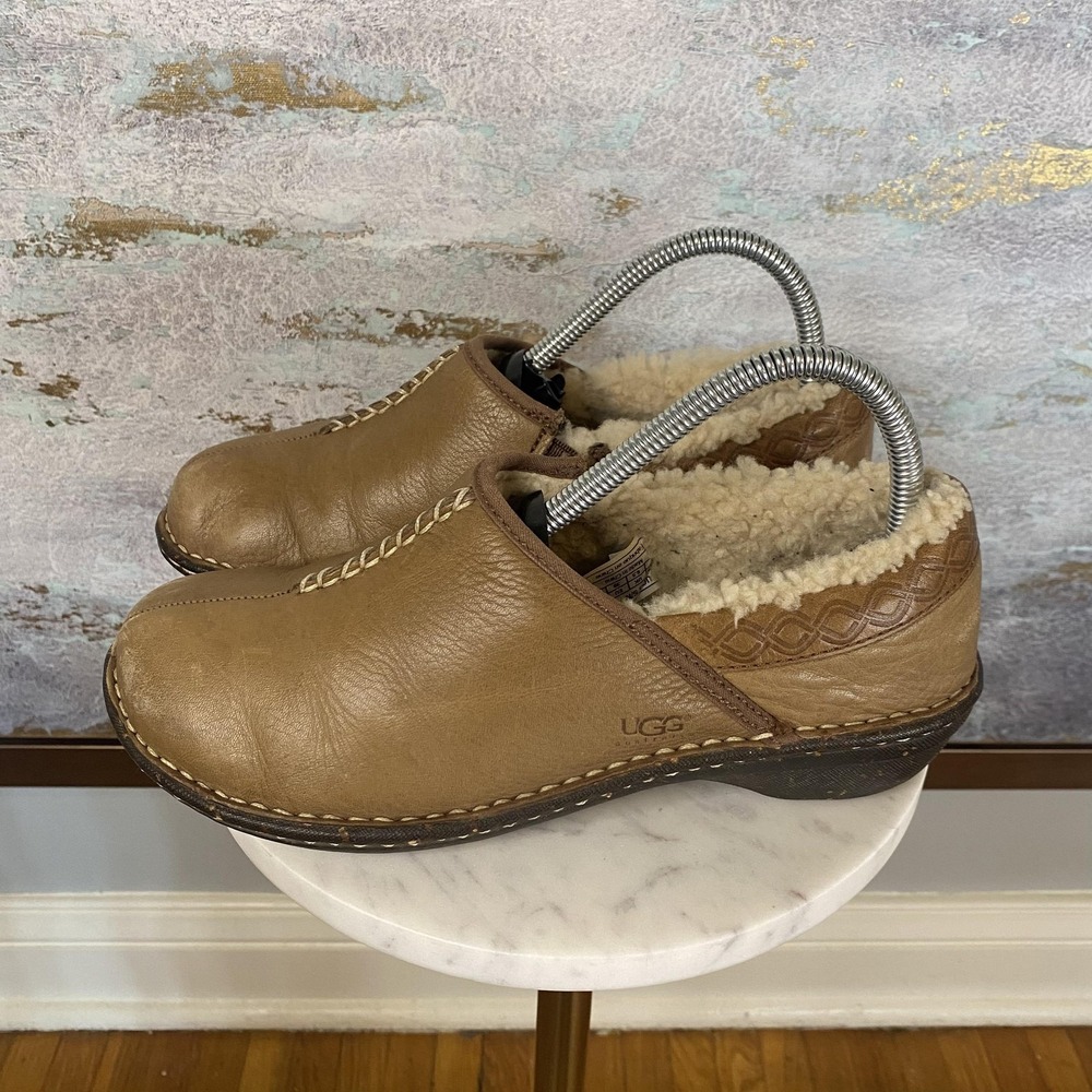 UGG Shoes Womens Size 8 Brown Leather Sheepskin Lined Clog Slippers 1928